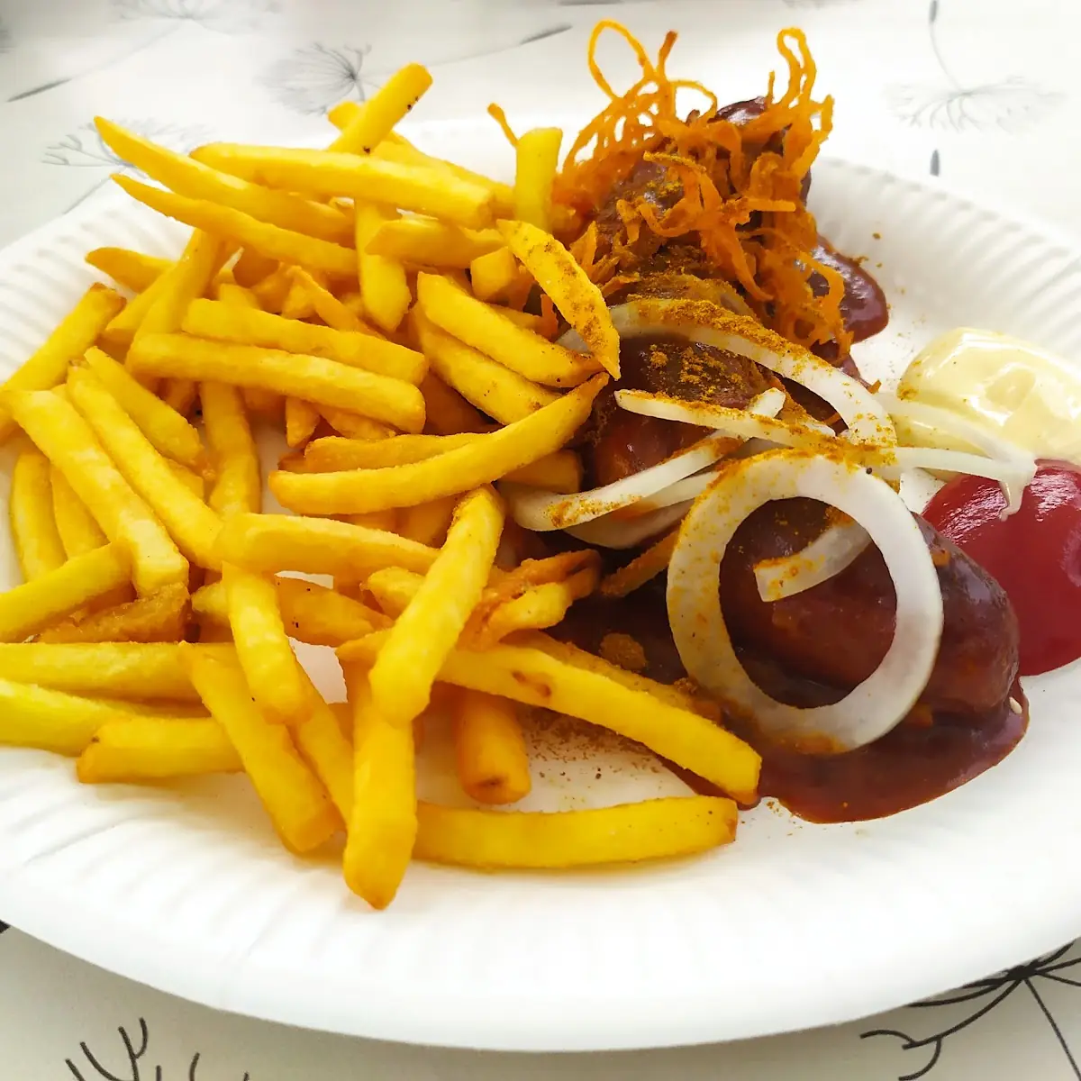Currywurst Mit Pommes