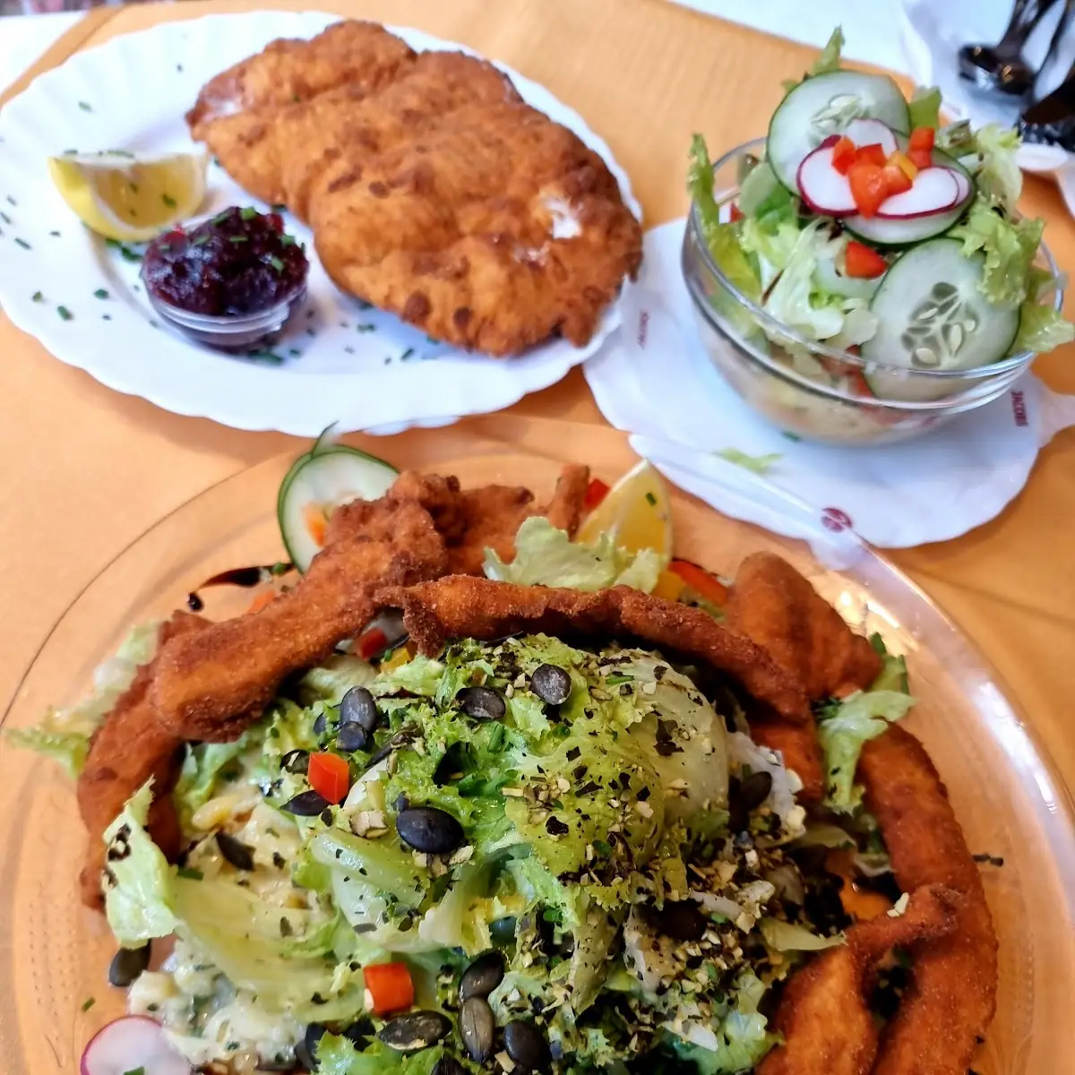 Backhendlsalat Auf Gemischtesalat