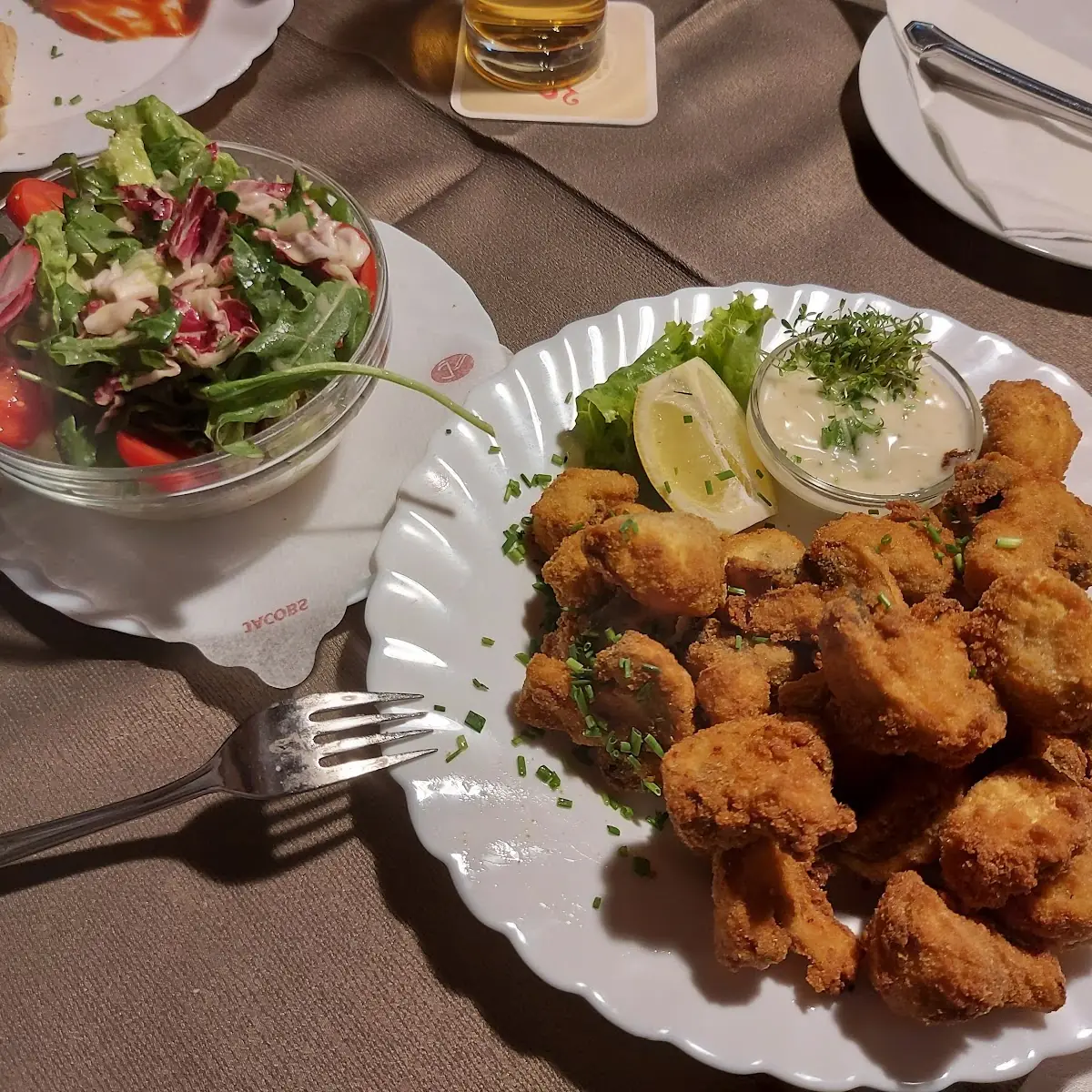 Gebackene Champignons Und Gemischter Salat