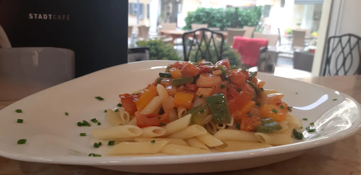 Penne Mit Gemüse In Knoblauch Öl