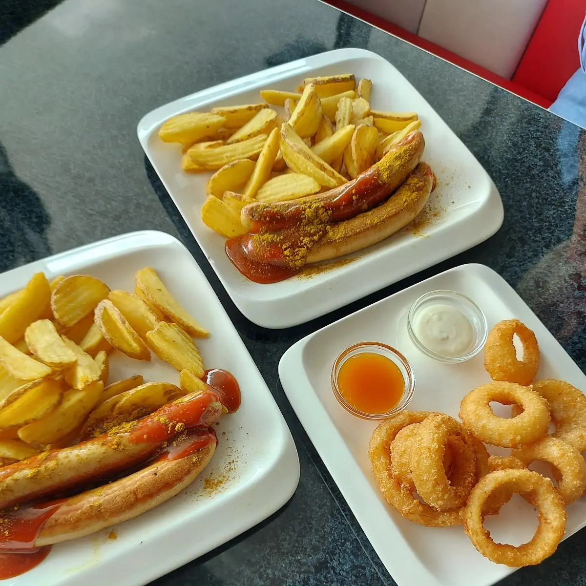 Currywurst Und Zwiebelringe