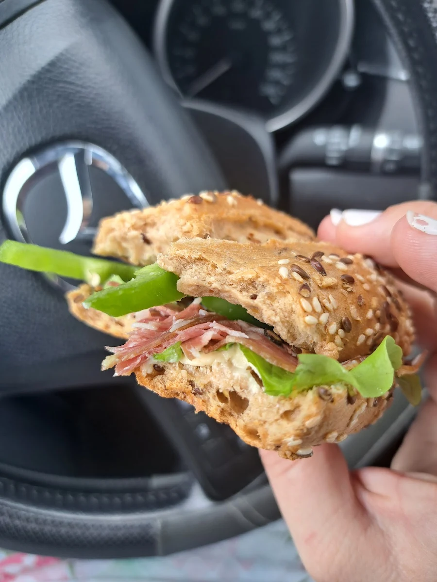 Weckerl Mit Salami