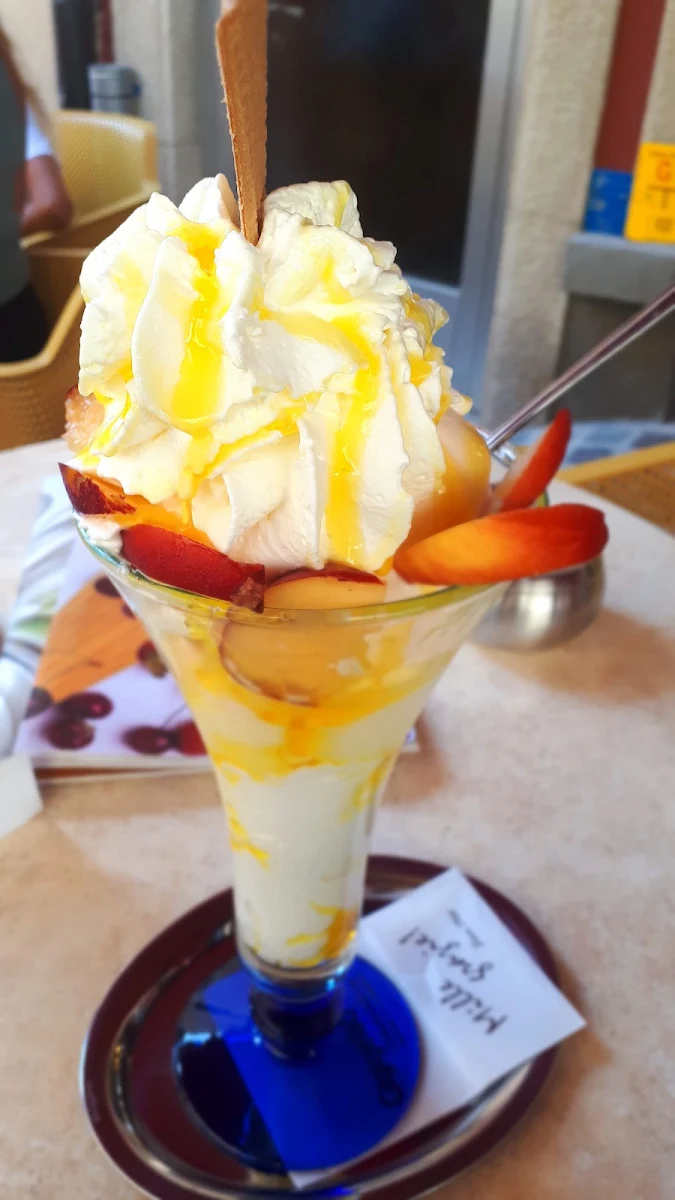 Pfirsich Eisbecher