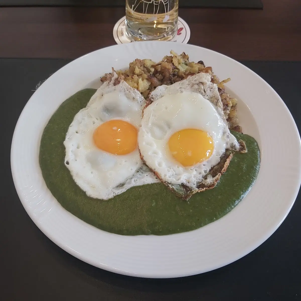 Spinat Mit Spiegelei Und Kartoffelschmarrn