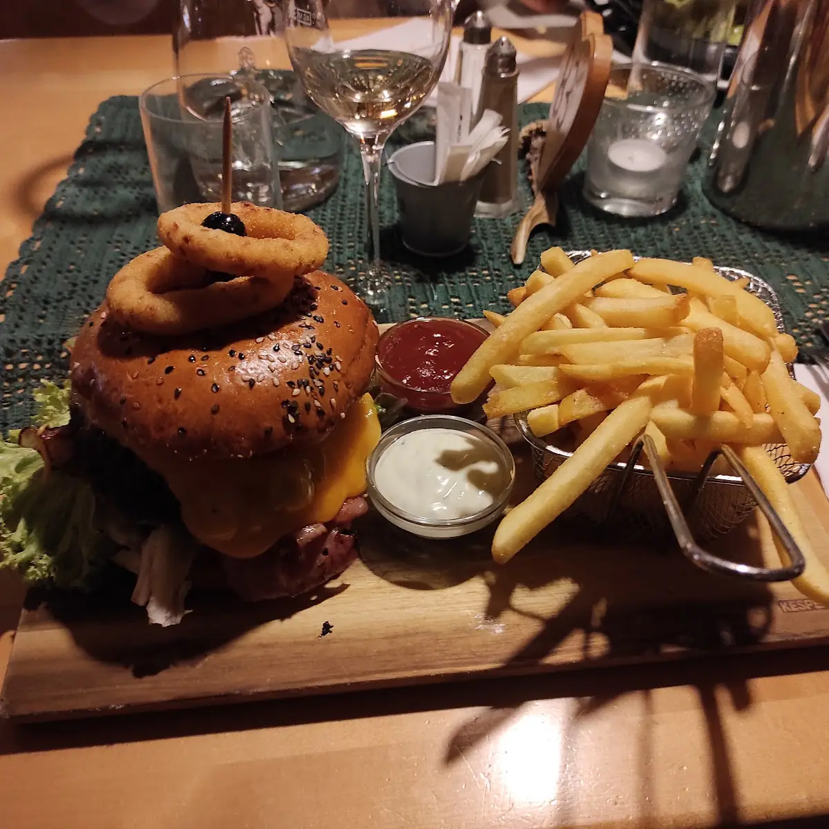 Burger Mit Pommes