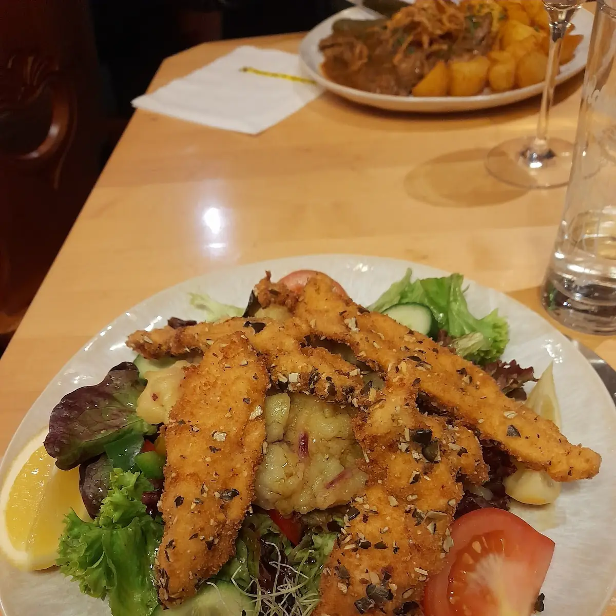 Hühnerstreifen Auf Blattsalat