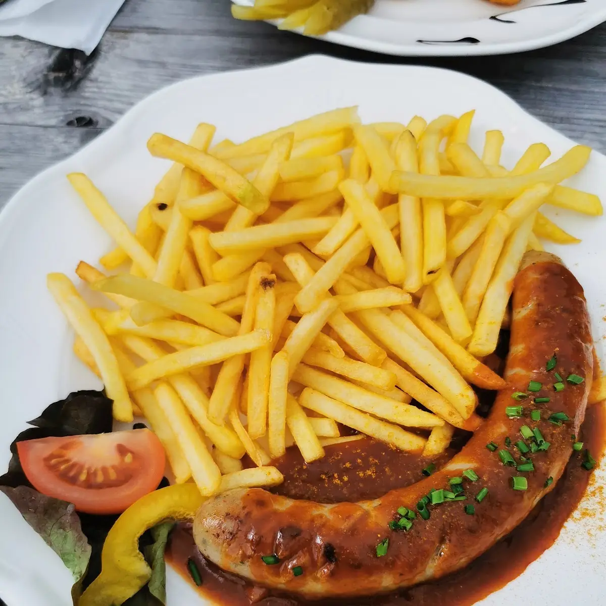 Currywurst & Pommes