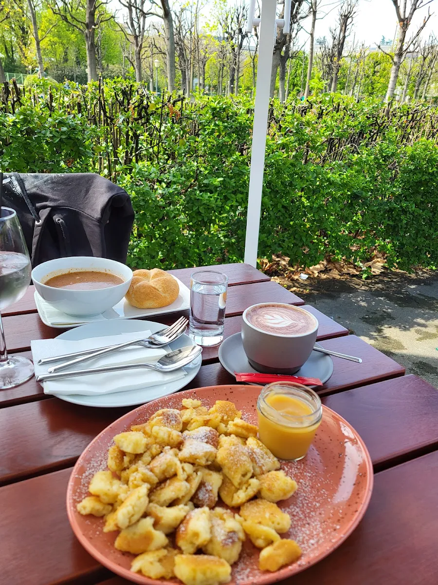 Gulaschsuppe Und Kaiserschmarrn