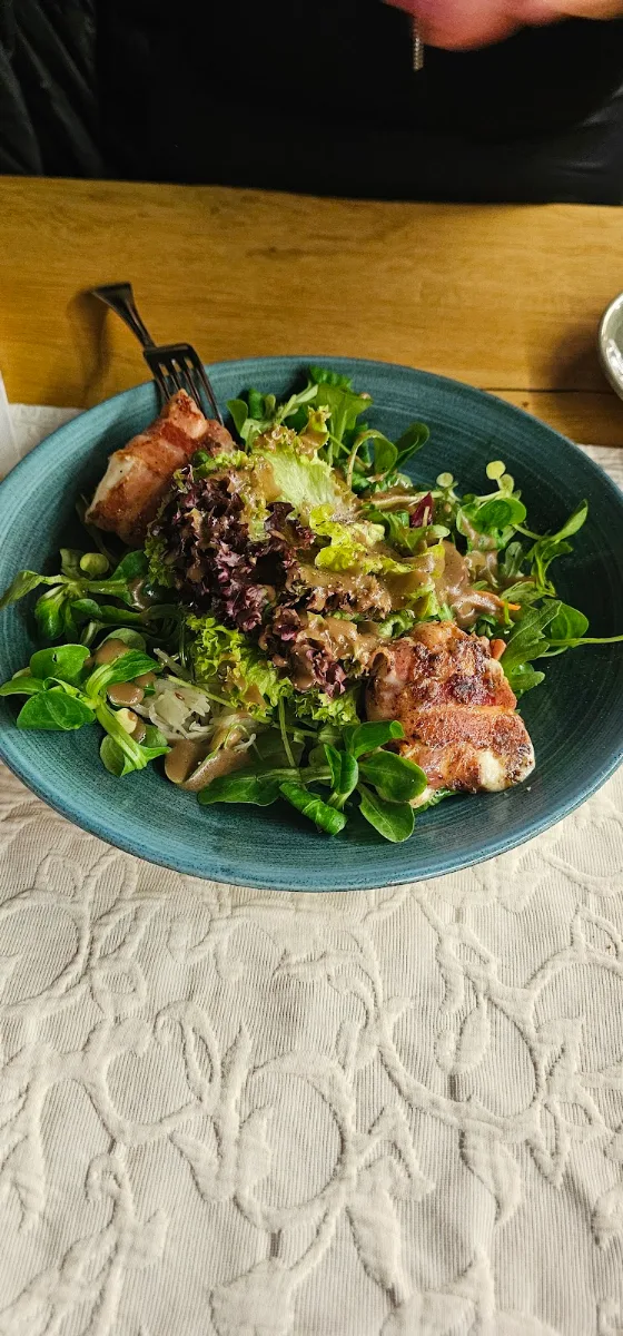 Mixed Salad with Grilled Mozzarella Wrapped in Bacon