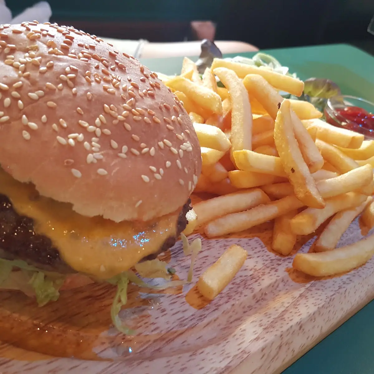 Burger Mit Pommes