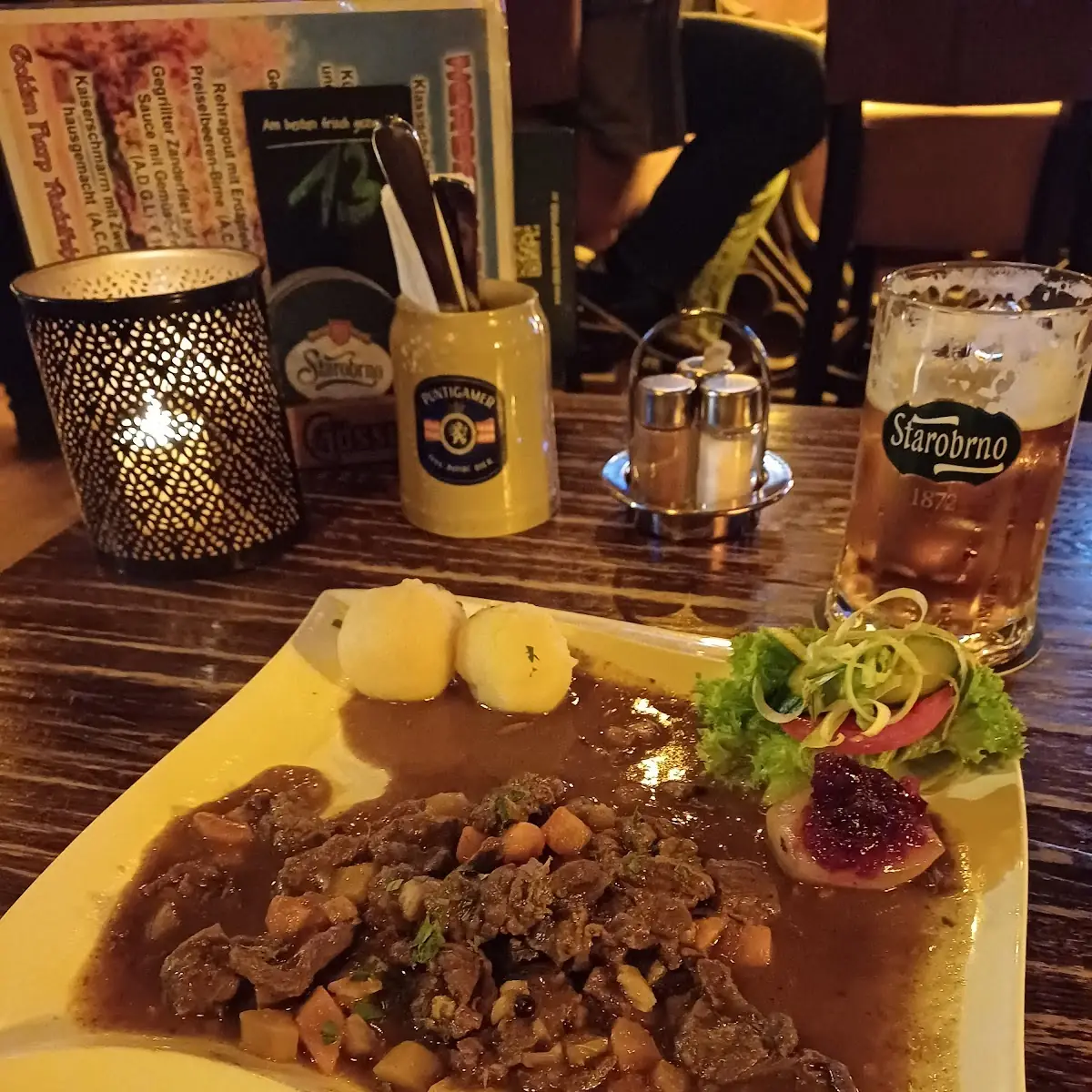 Rindsgulasch, The Golden Harp Irish Pub Rudolfsheim-Fünfhaus