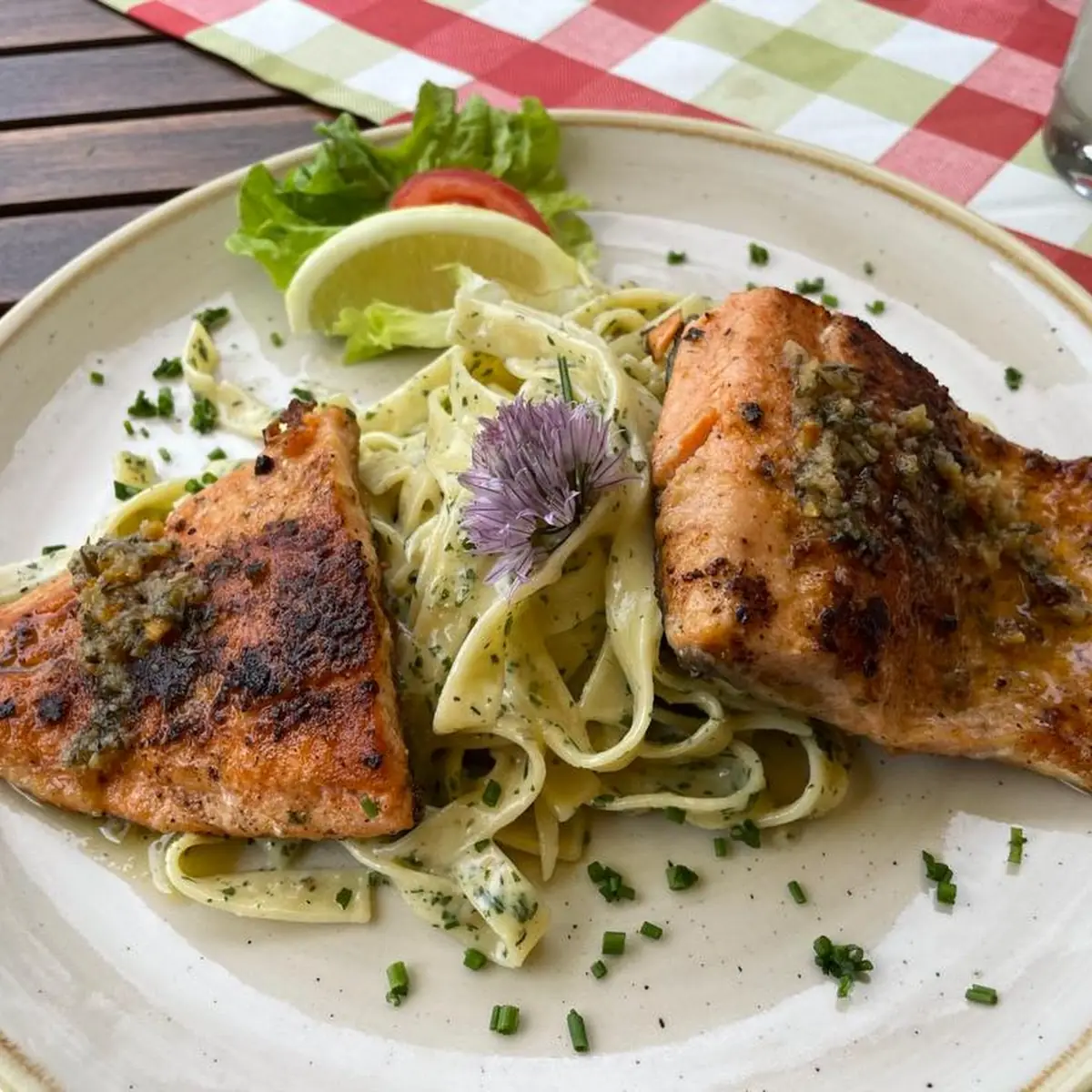 Gegrilltes Lachssteak