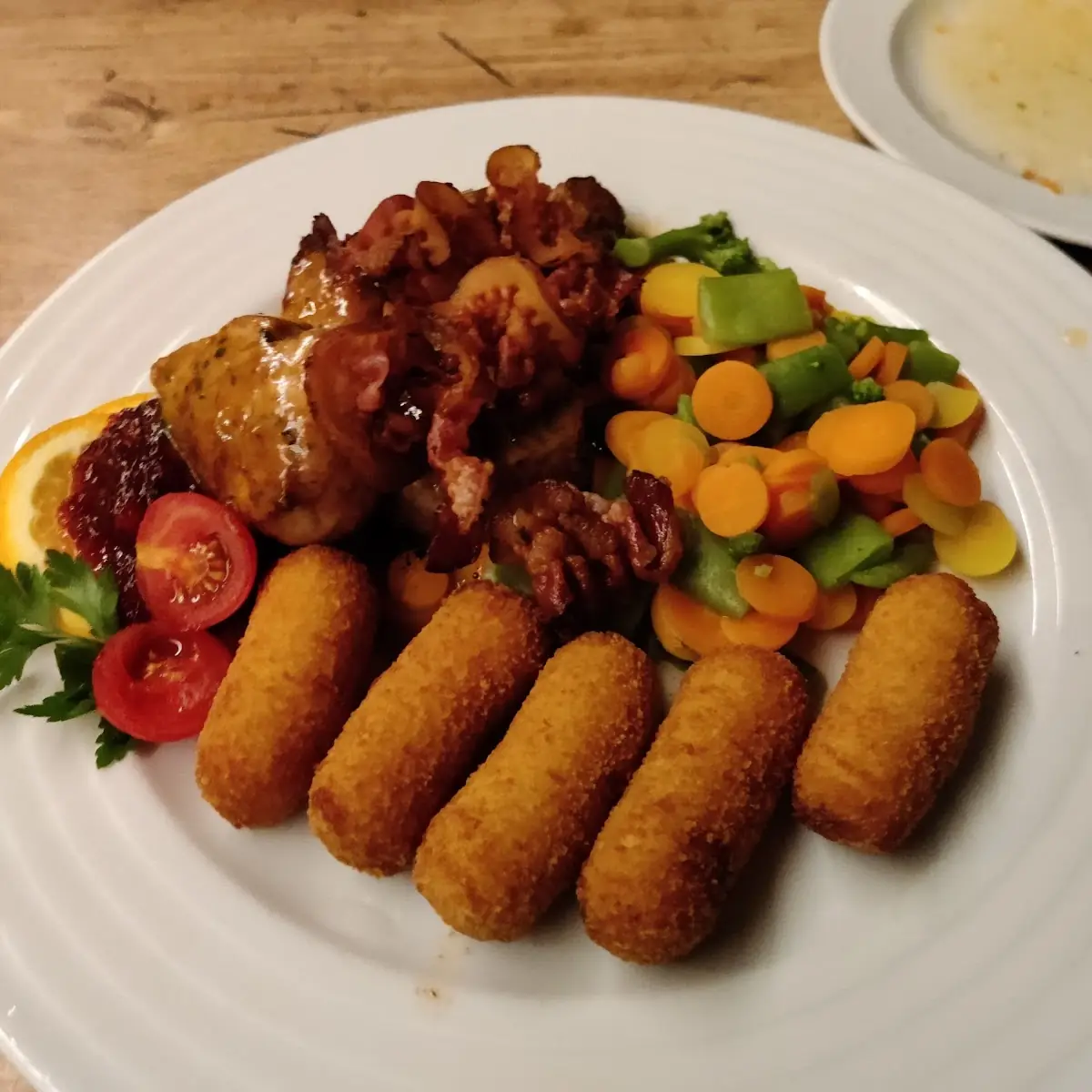 Schweine Medaillons Mit Speck & Kroketten