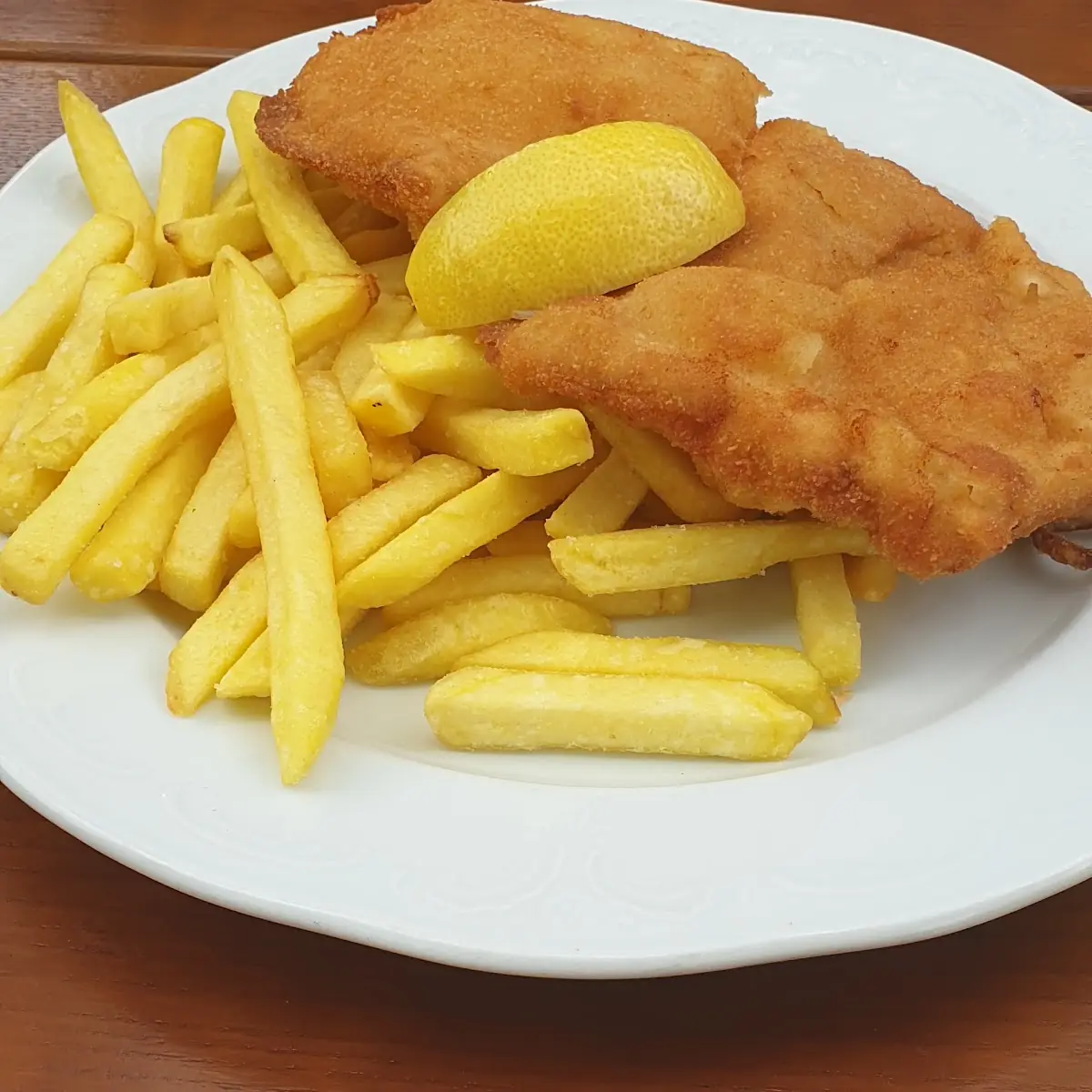 Wiener Schnitzel Vom Schwein Mit Pommes Frites