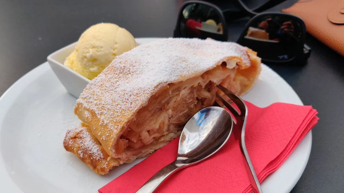 Apfelstrudel