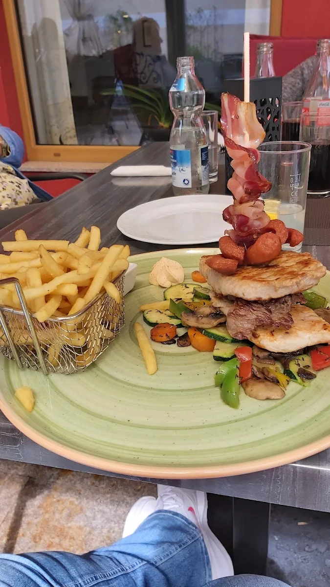 Grillteller Mit Pommes