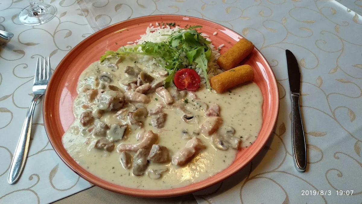 Tejszínes Gombás Sertésragu Burgonya Krokettel