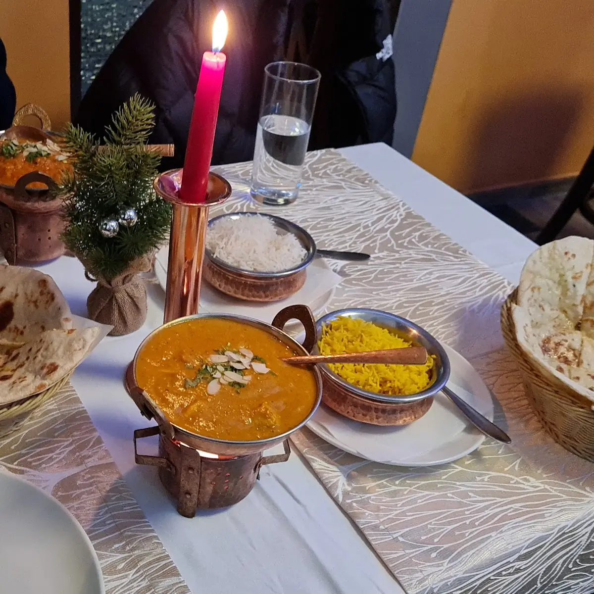 Chicken Malai with Paneer Naan and Safran Rice