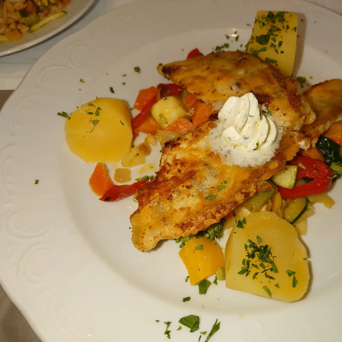 Saibling Filet Mit Kartoffeln Und Gemüse