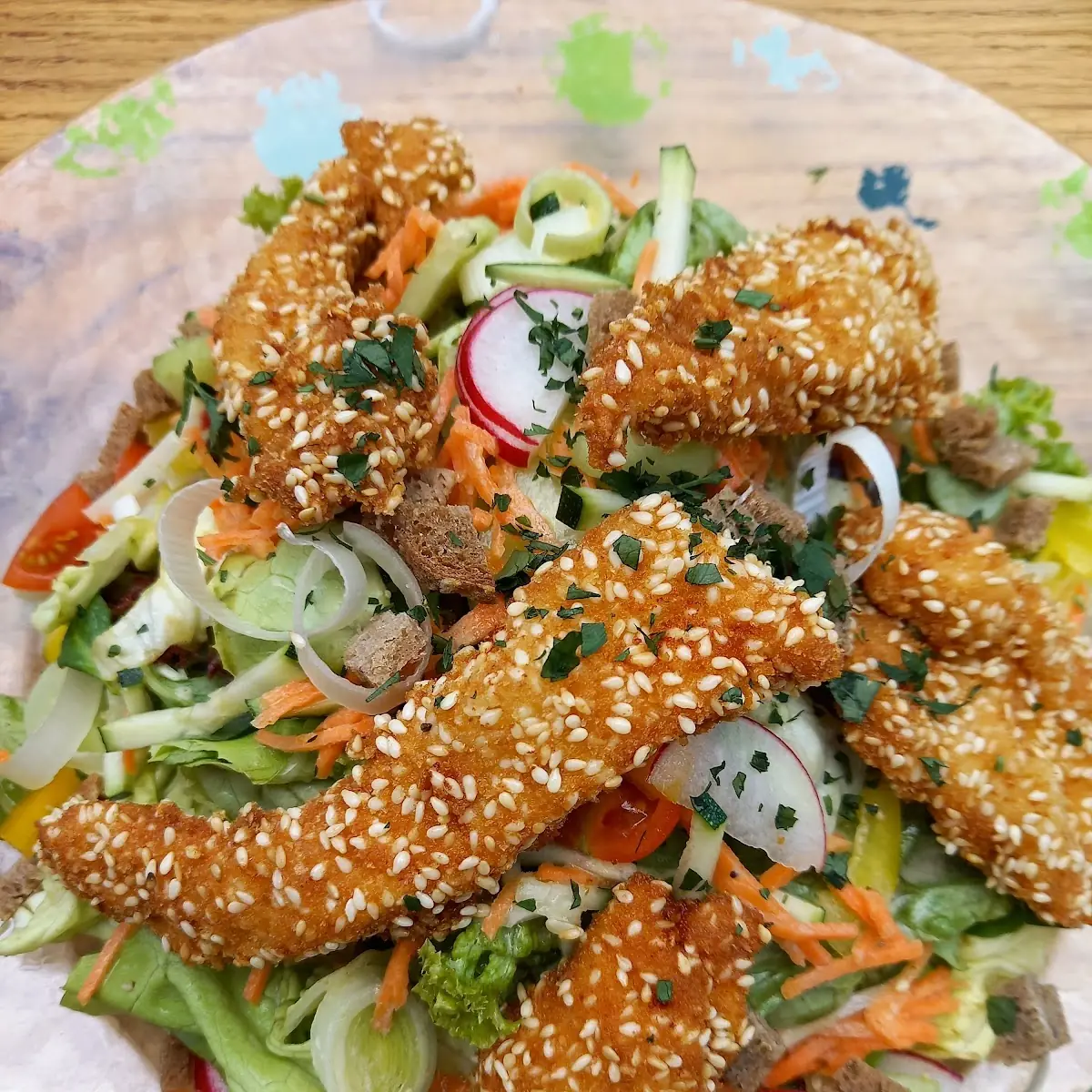 Salat Mit Knusprigen Hühnerstreifen