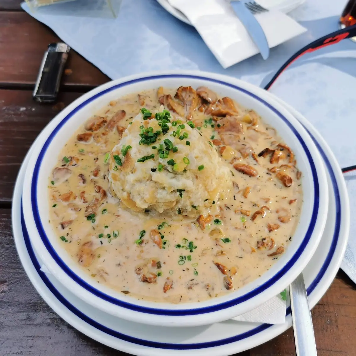 Knödel Mit Eierschwamerl Soße