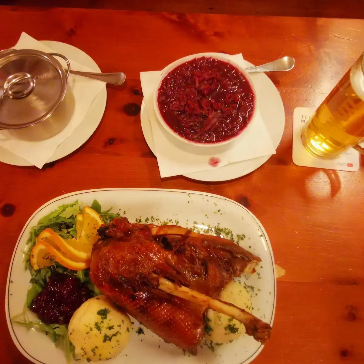 Martinigansl Mit Rotkraut Und Erdäpfelknödel