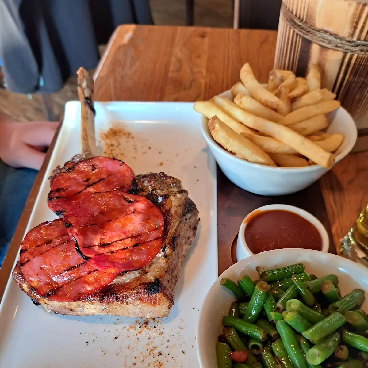 Tomahawk Steak Und Burger