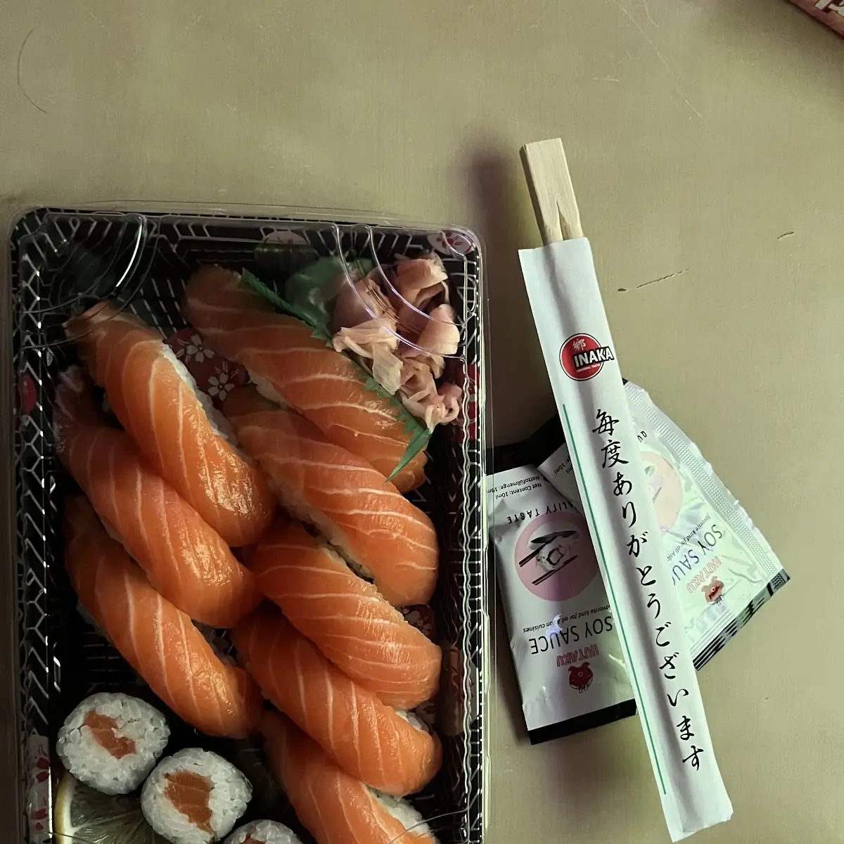 Sake Nigiri Set