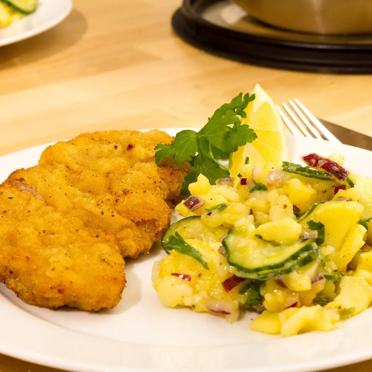Wiener Schnitzel Vom Schwein Mit Gemischten Salat