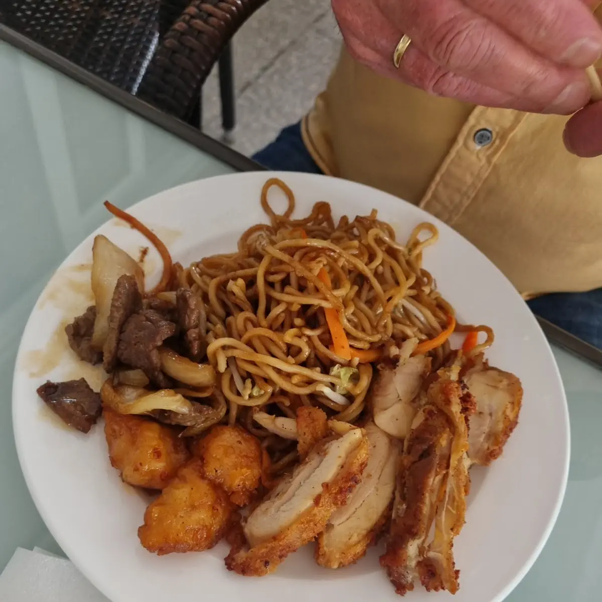 Gebratene Nudeln Mit Hühnerfleisch