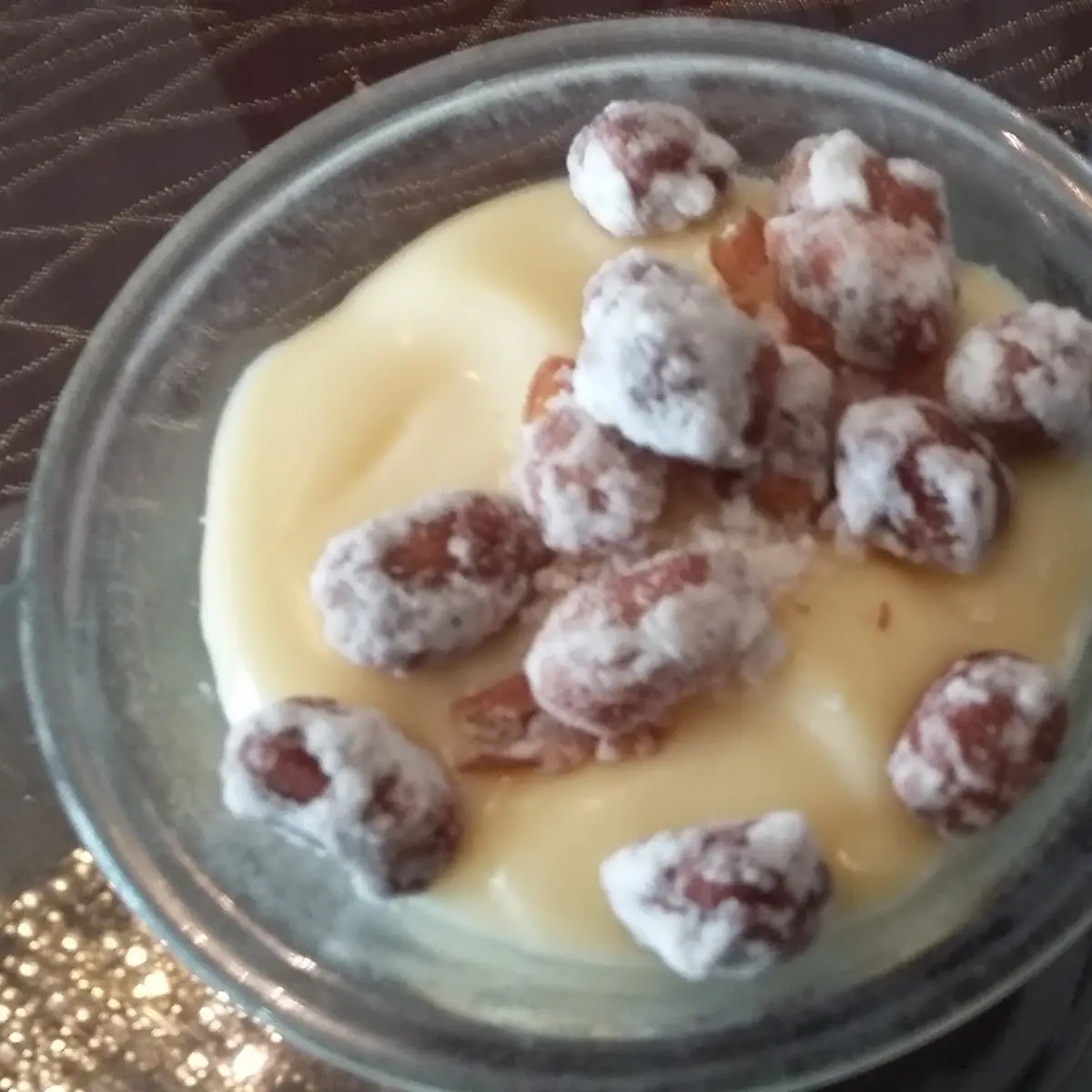 Vanillepudding M Erdnüssen Dessert