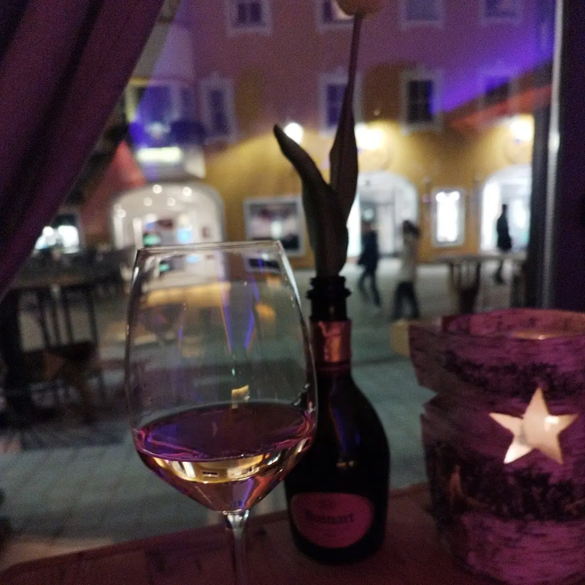 La Nuit En Rosé