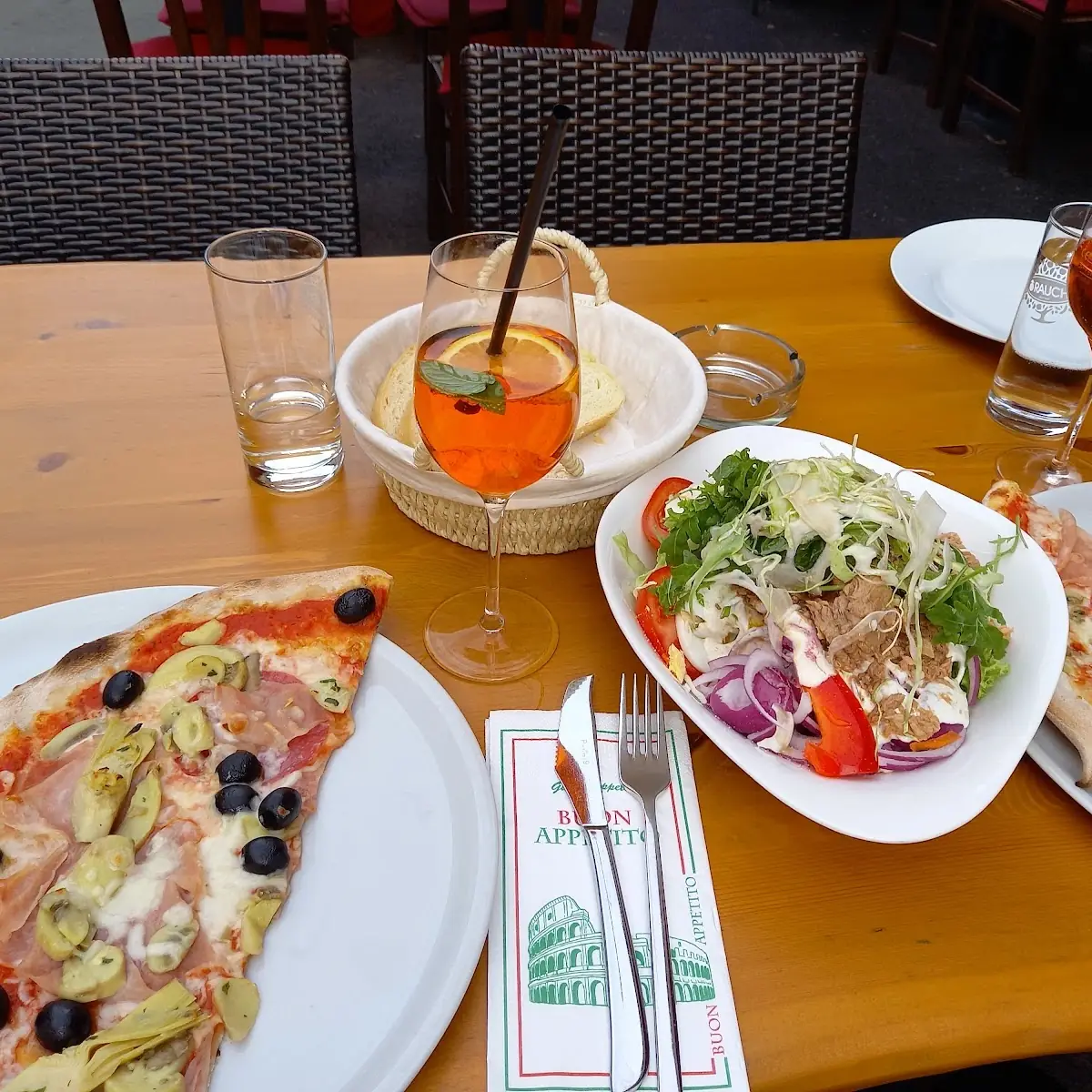 Pizza Salat Aperol Spritz