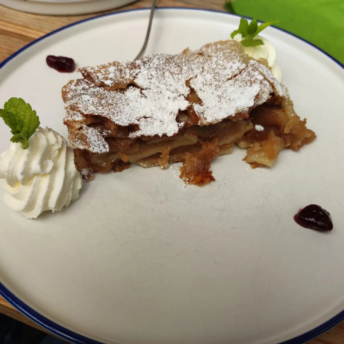 Hausgemachter Apfelstrudel