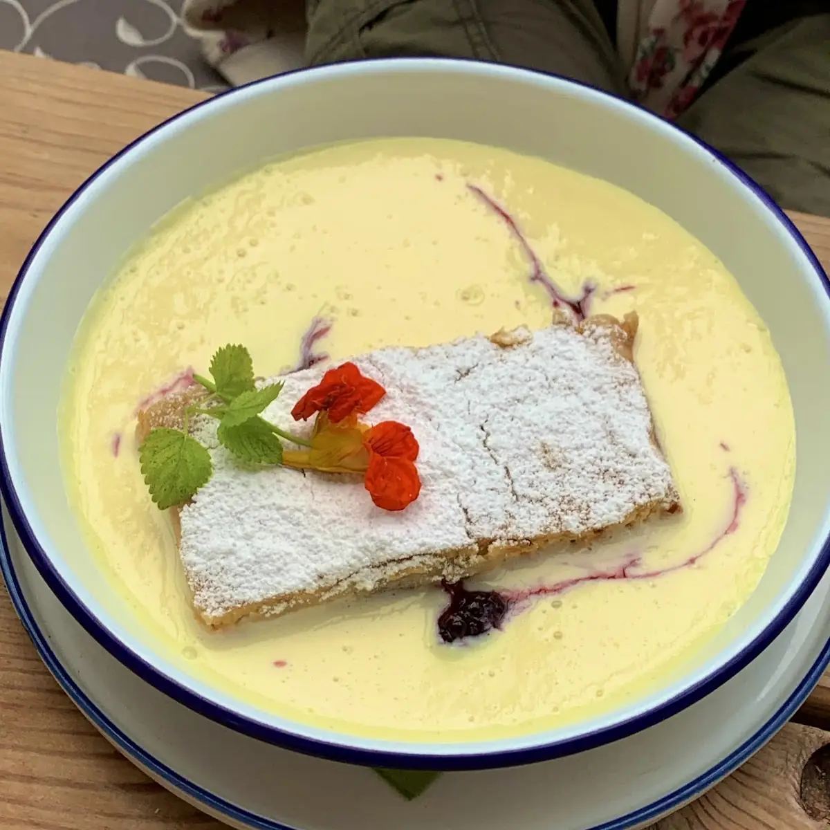 Marillen Topfen Strudel Mit Vanillesoße
