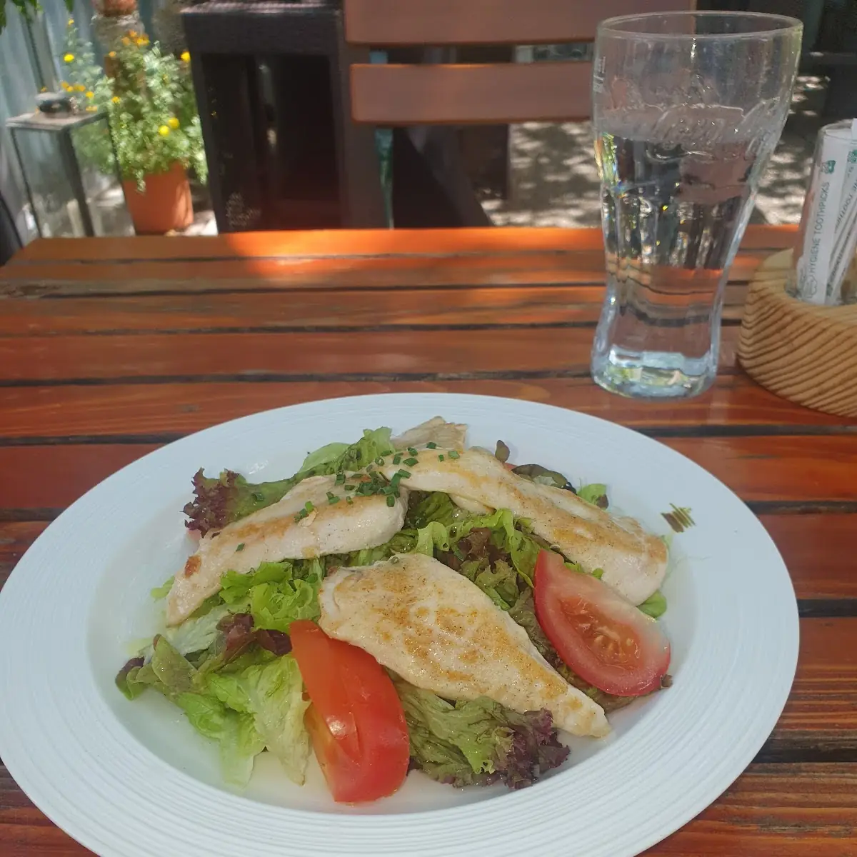 Hühnerstreifen Auf Blattsalat
