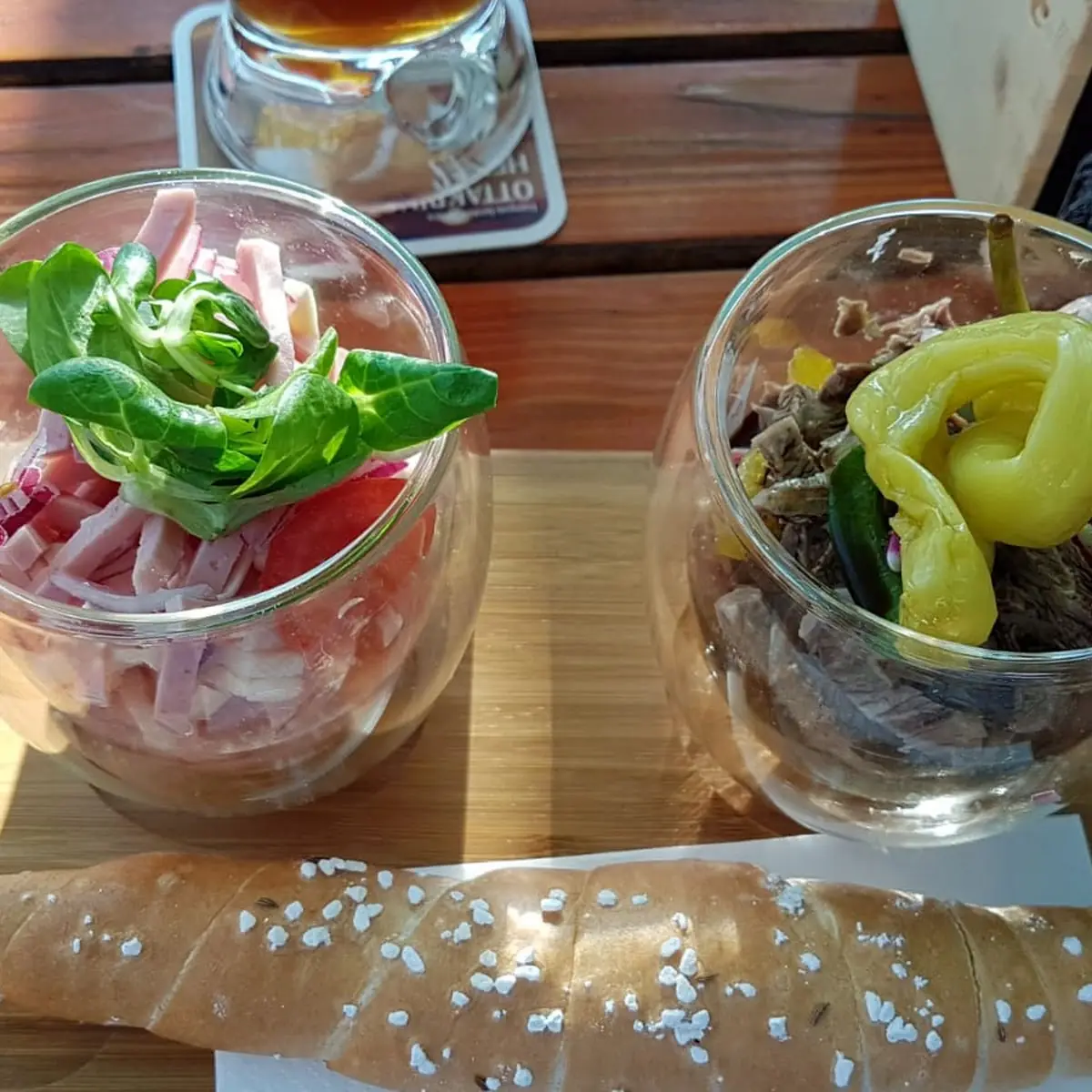 Saures Duett Salzstange Bunter Wurstsalat Pikanter Rindfleischsalat