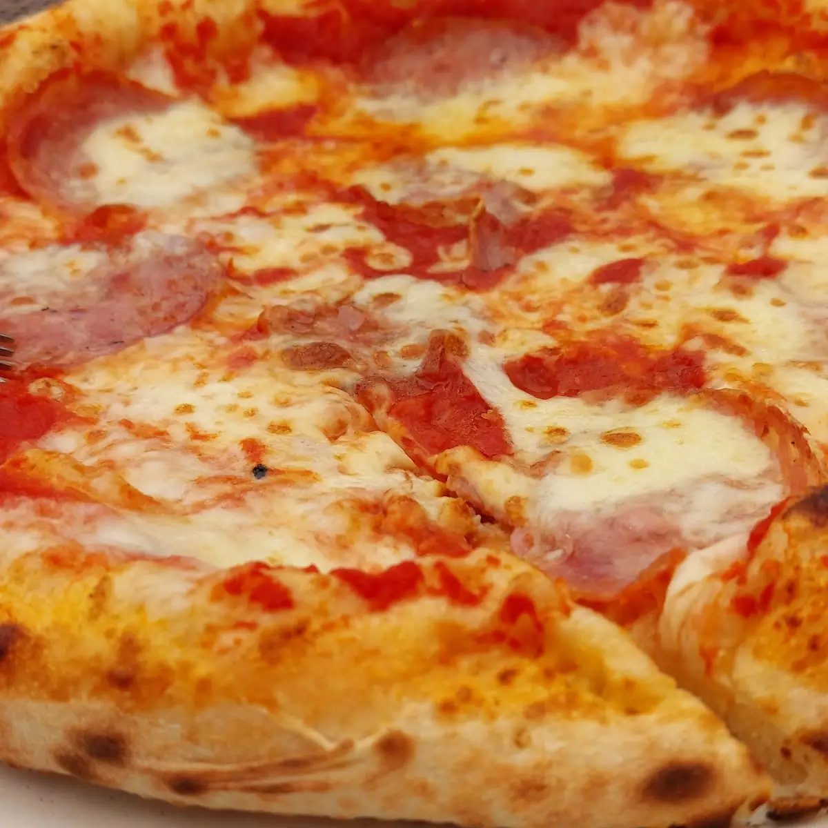 Salami Pizza