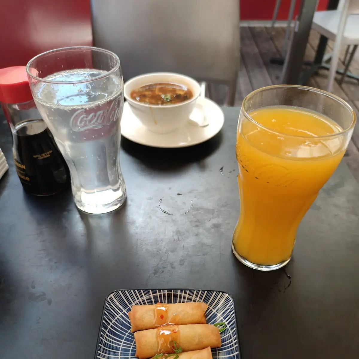 Frühlingsrollen Und Miso Suppe