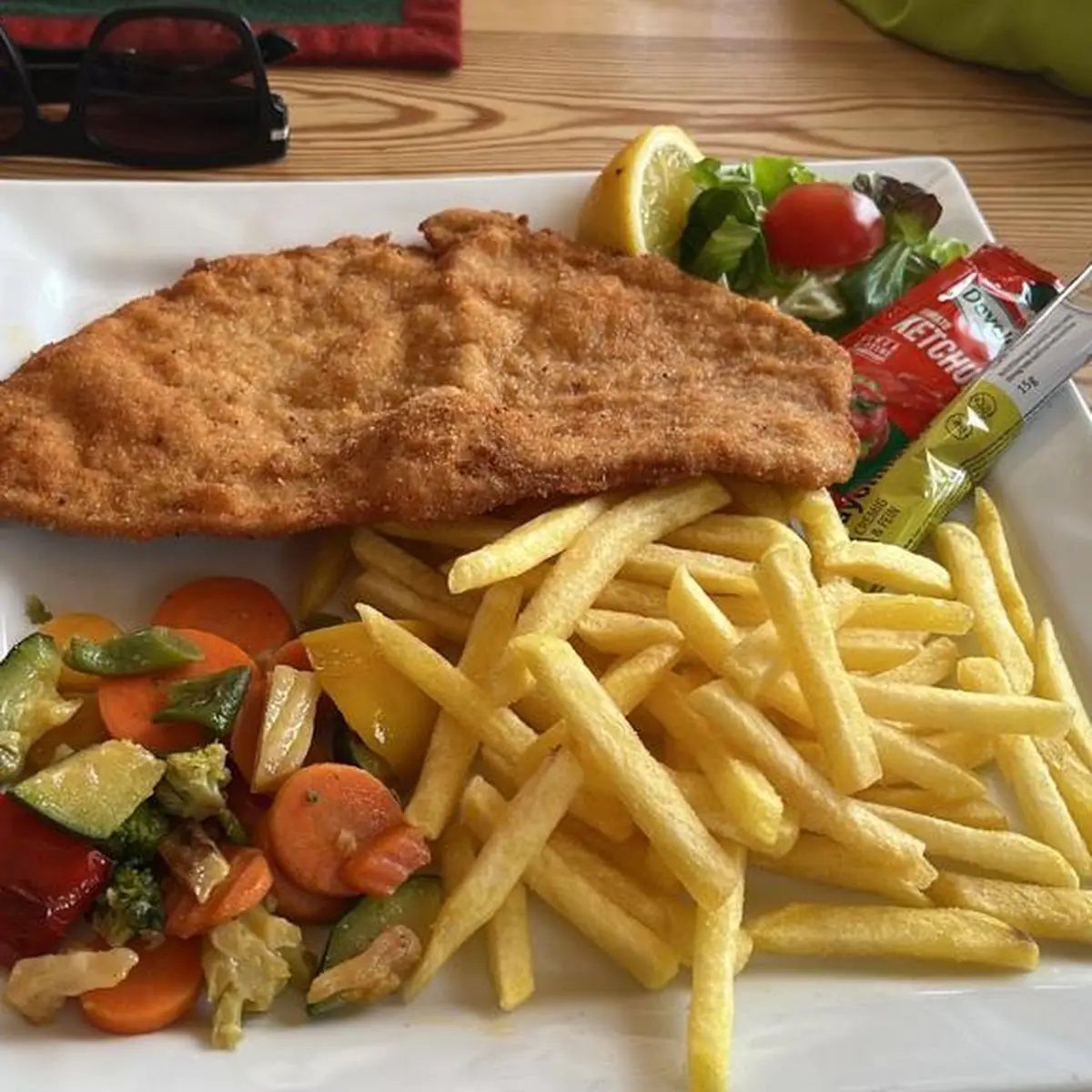 Wiener Schnitzel Mit Pommes Frites
