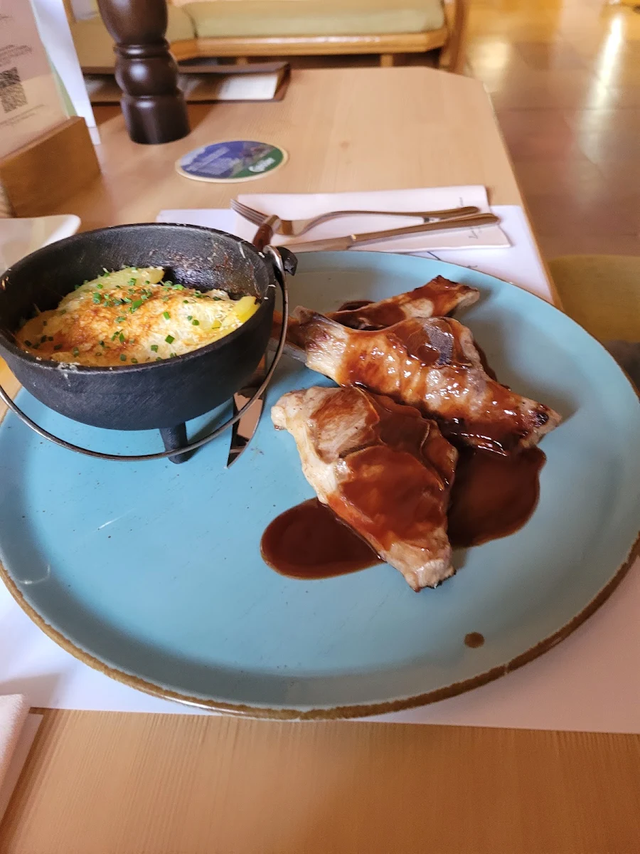 Lammkoteletts Mit Kartoffelgratin Und Demi Glace