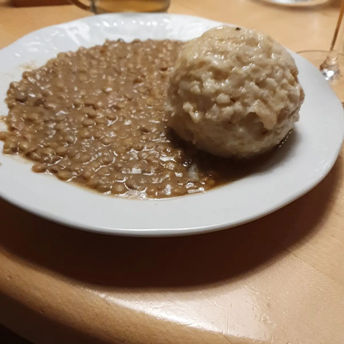 Specklinsen Mit Knödel