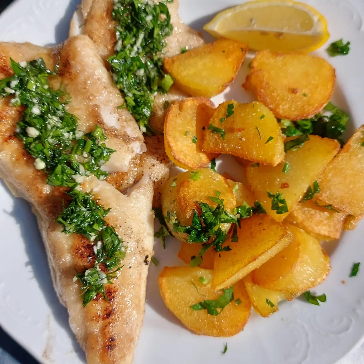 Zander Mit Petersilerdäpfeln