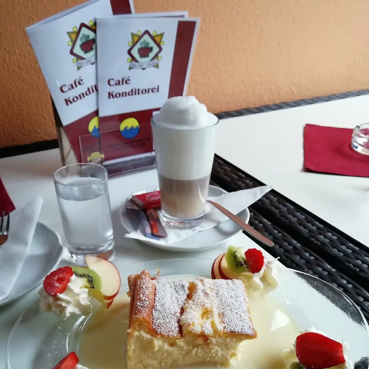 Topfenstrudel Mit Vanille Soße