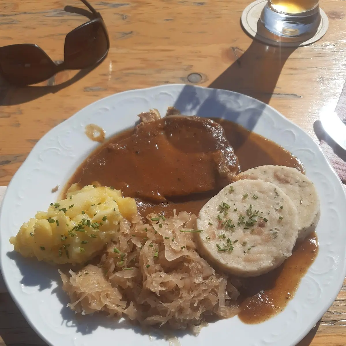 Schweinsbraten Mit Knödel Und Kraut