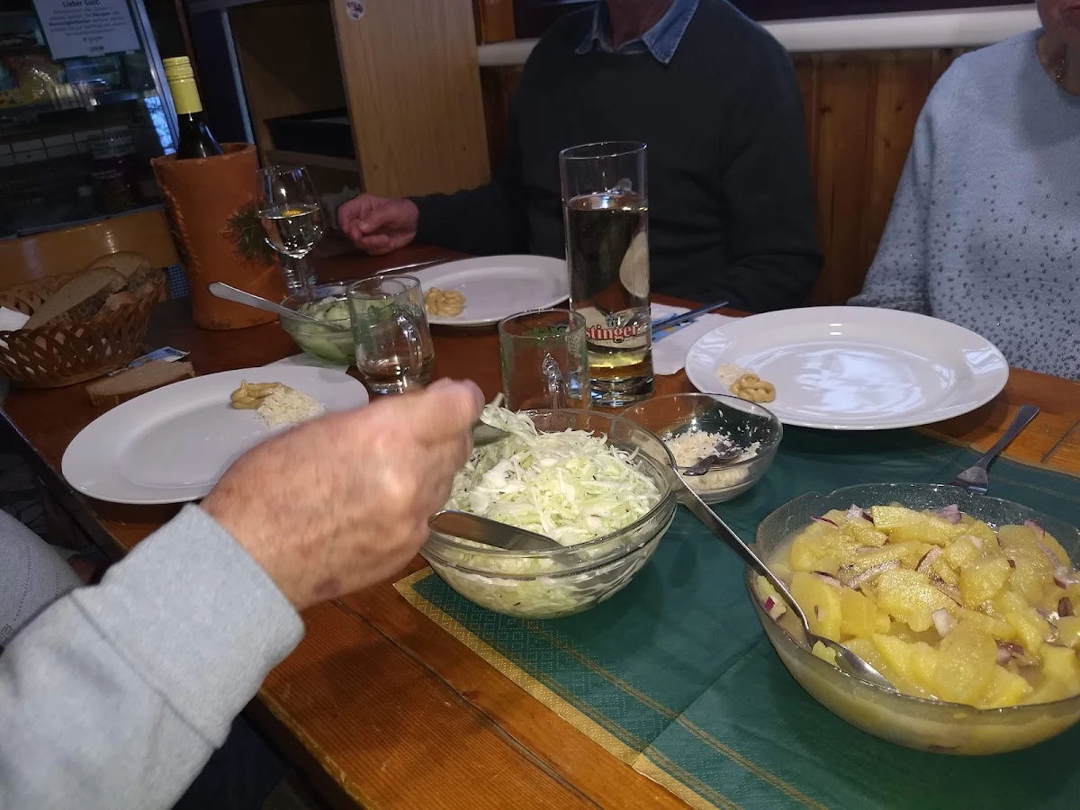 Surschnitzel Mit Div Salaten