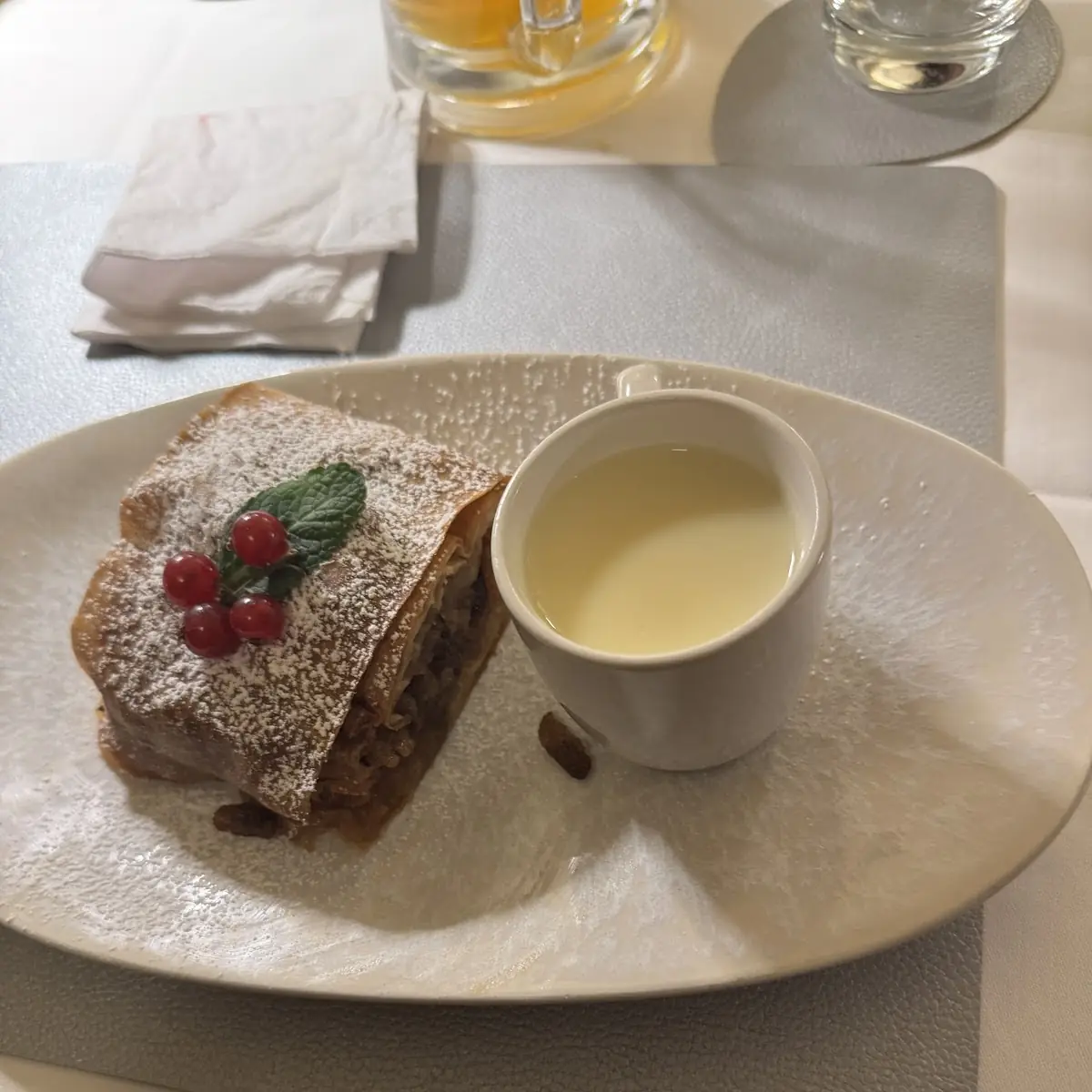 Hausgemachter Apfelstrudel