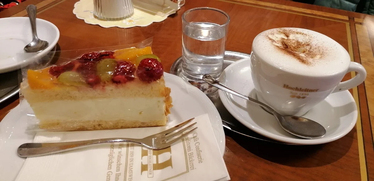 Cappuccino Und Käse-sahnetorte Mit Früchten