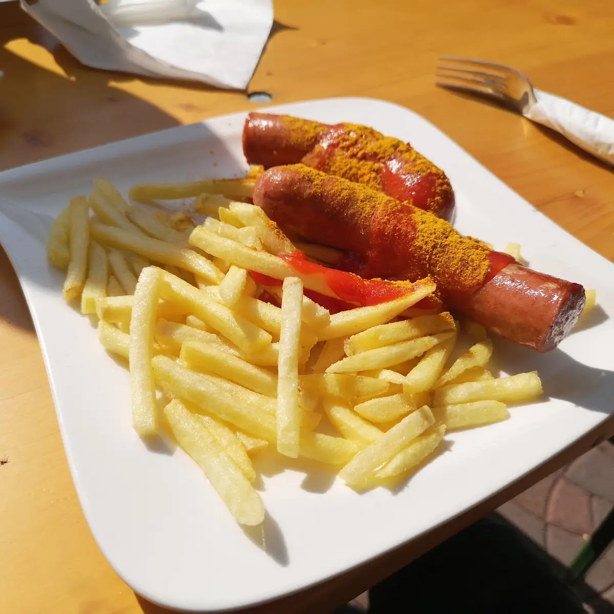 Currywurst Mit Pommes Frites