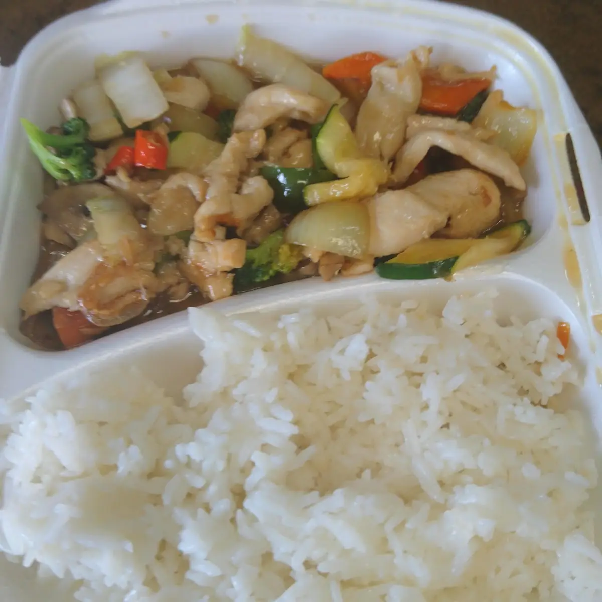 Sichuan Hühnerfleisch Mit Wokgemüse